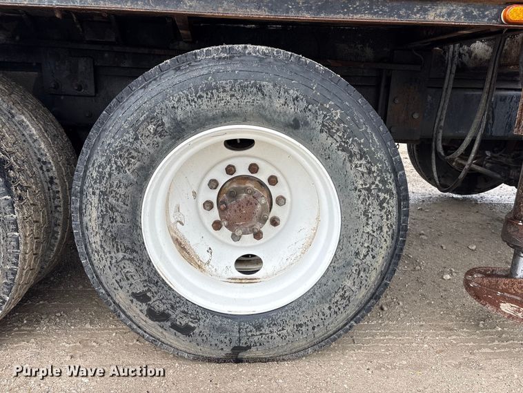 image for item DO5230 1989 Mack R690ST drilling rig truck