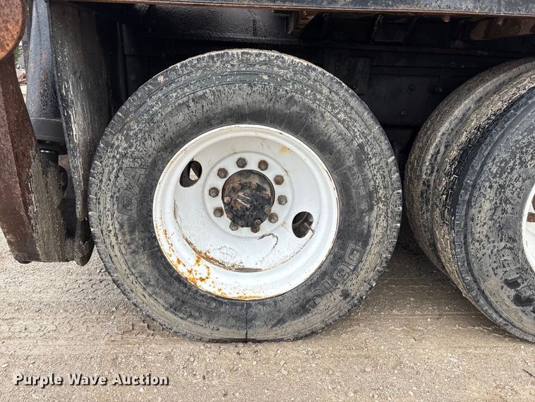 image for item DO5230 1989 Mack R690ST drilling rig truck