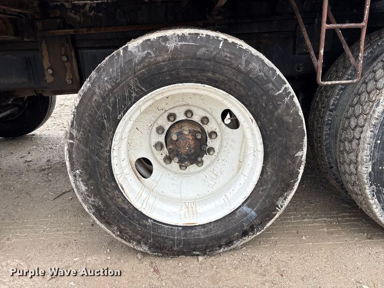 image for item DO5230 1989 Mack R690ST drilling rig truck