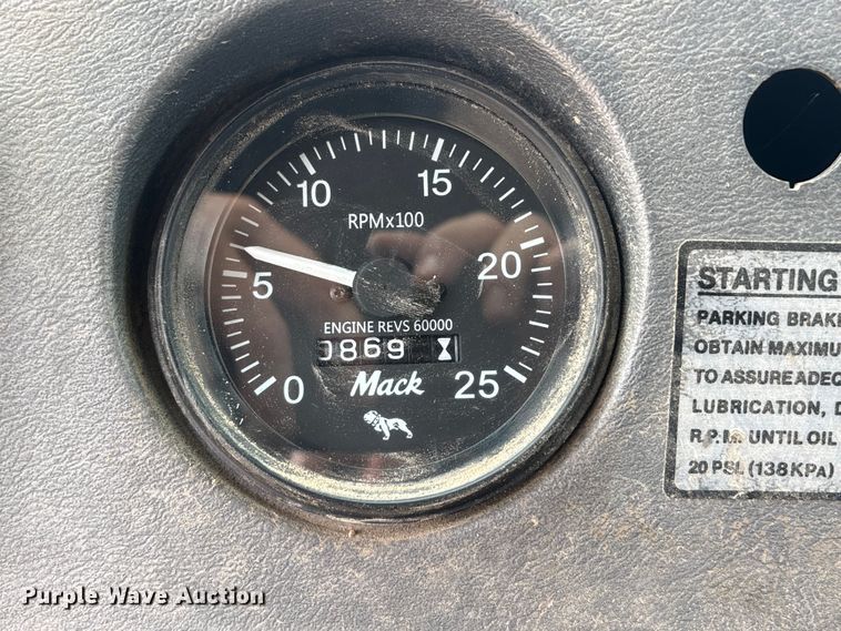 image for item DO5230 1989 Mack R690ST drilling rig truck