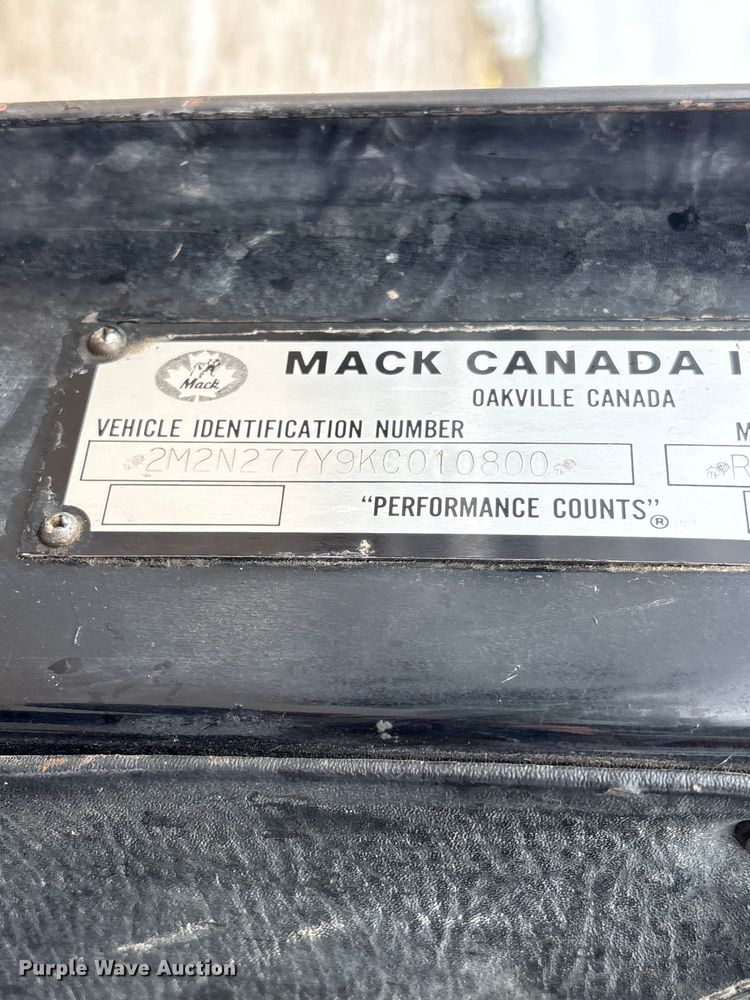 image for item DO5230 1989 Mack R690ST drilling rig truck