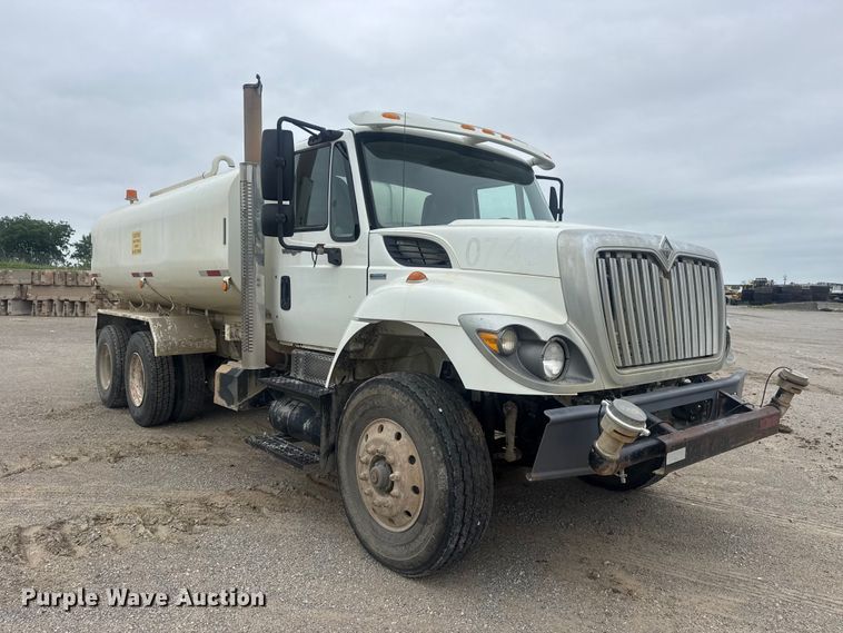 image for item DO8513 2008 International WorkStar 7500 water truck