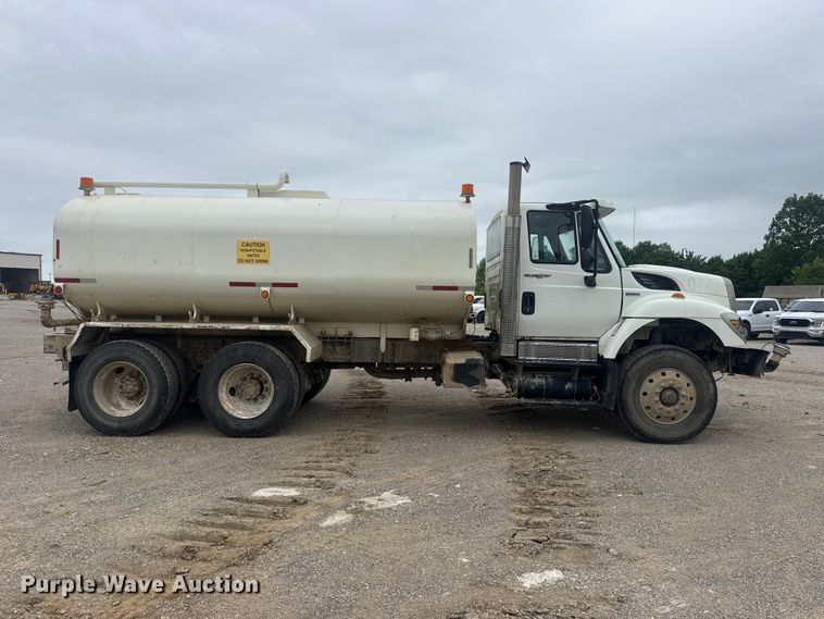 image for item DO8513 2008 International WorkStar 7500 water truck