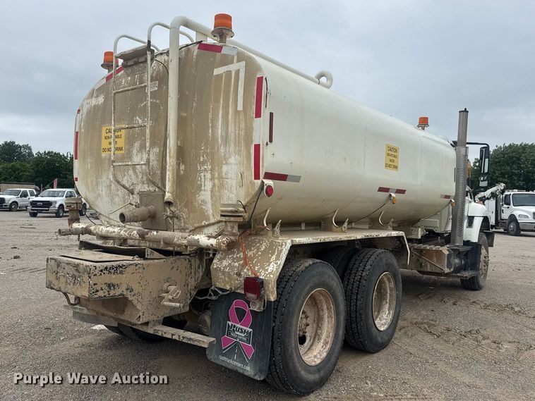 image for item DO8513 2008 International WorkStar 7500 water truck