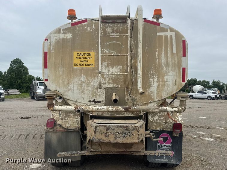 image for item DO8513 2008 International WorkStar 7500 water truck