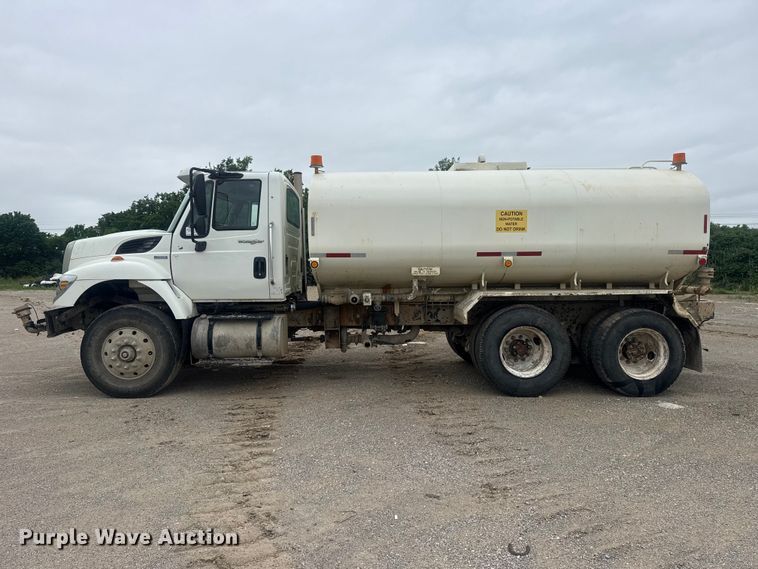image for item DO8513 2008 International WorkStar 7500 water truck