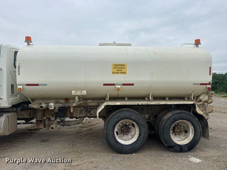image for item DO8513 2008 International WorkStar 7500 water truck