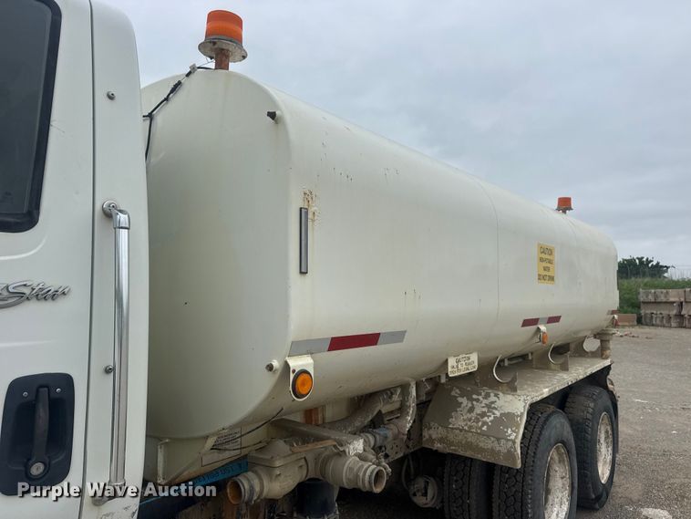 image for item DO8513 2008 International WorkStar 7500 water truck