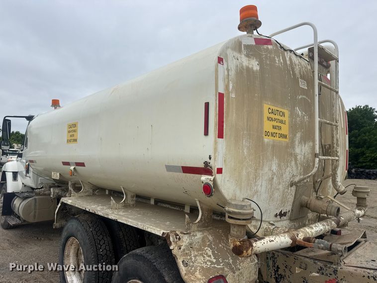 image for item DO8513 2008 International WorkStar 7500 water truck