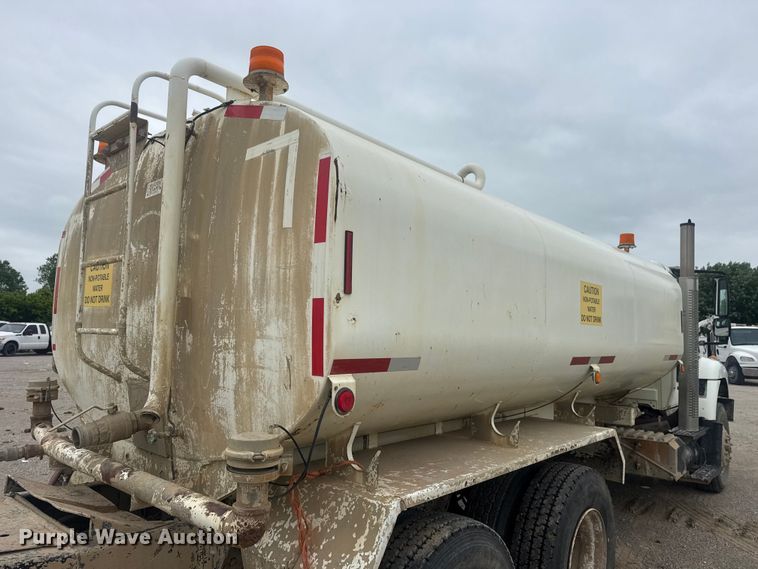 image for item DO8513 2008 International WorkStar 7500 water truck