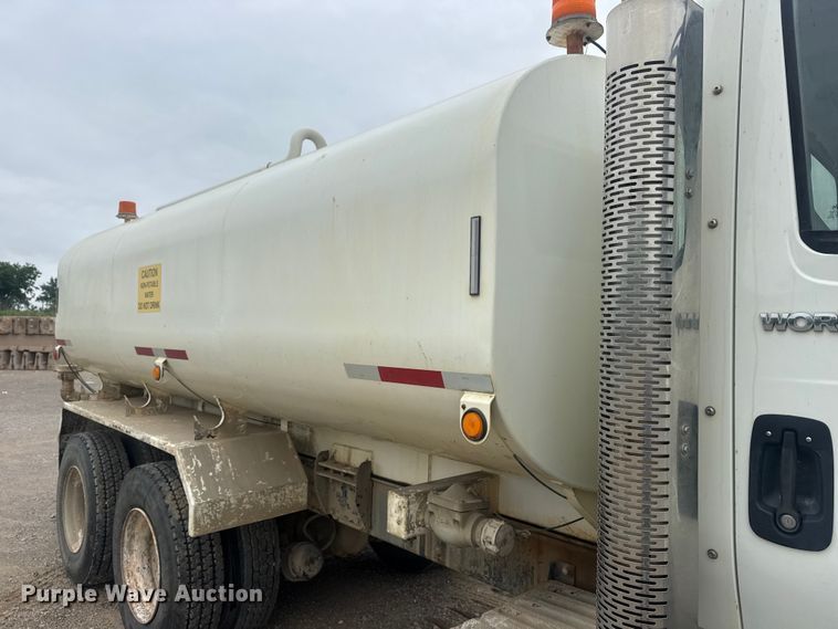 image for item DO8513 2008 International WorkStar 7500 water truck
