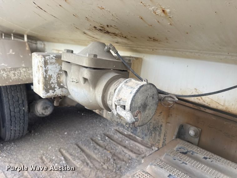 image for item DO8513 2008 International WorkStar 7500 water truck
