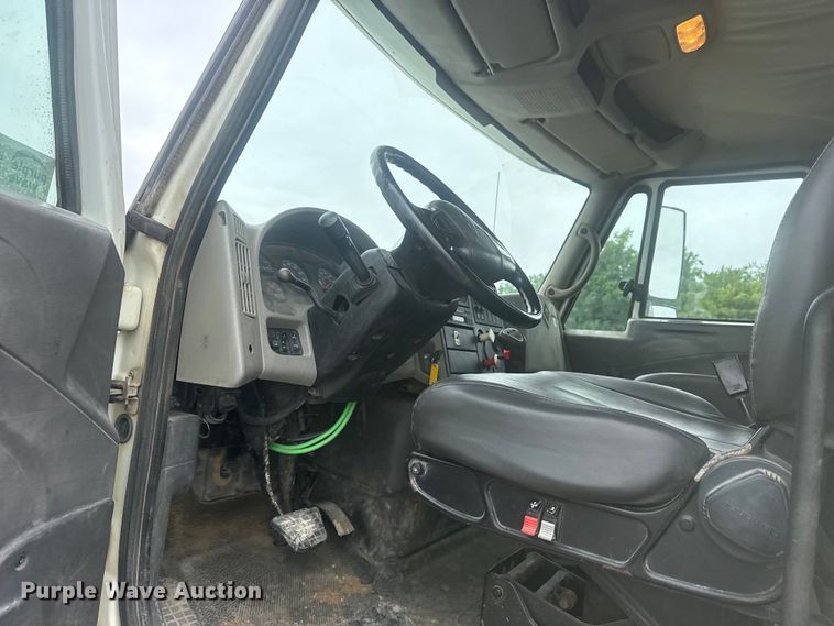 image for item DO8513 2008 International WorkStar 7500 water truck