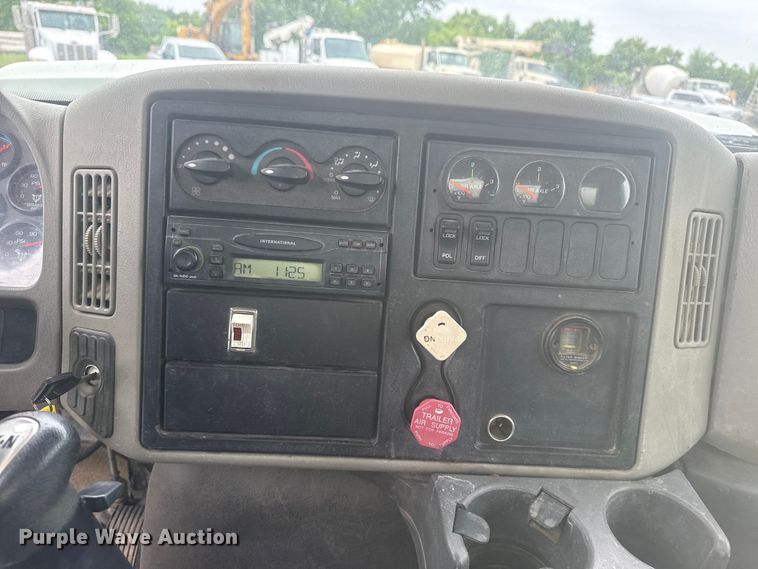 image for item DO8513 2008 International WorkStar 7500 water truck