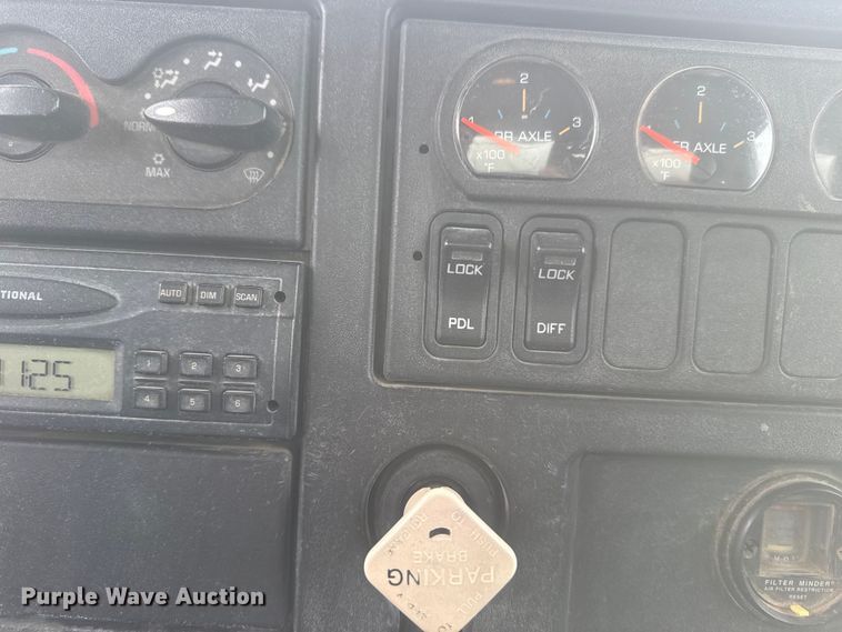 image for item DO8513 2008 International WorkStar 7500 water truck
