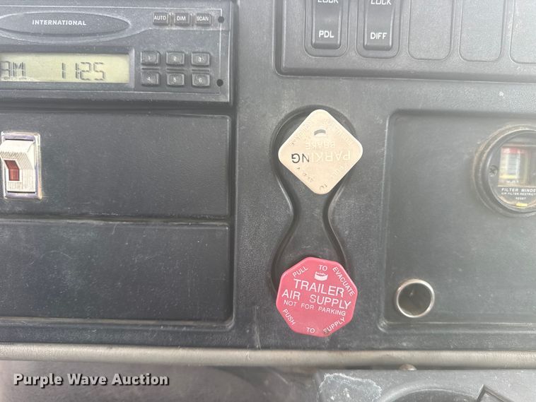 image for item DO8513 2008 International WorkStar 7500 water truck