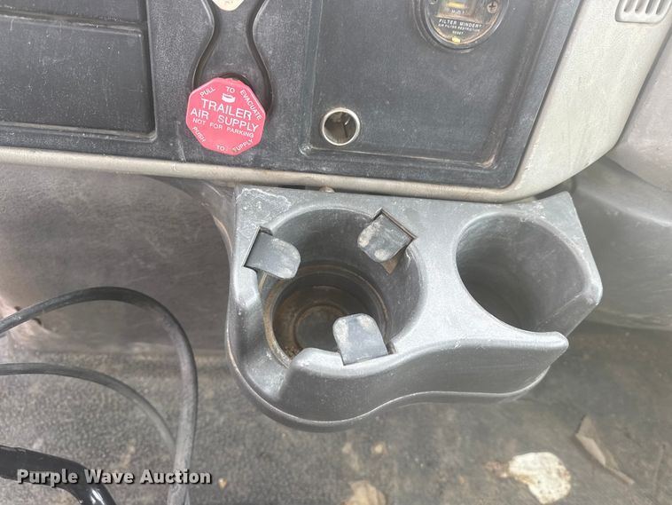 image for item DO8513 2008 International WorkStar 7500 water truck