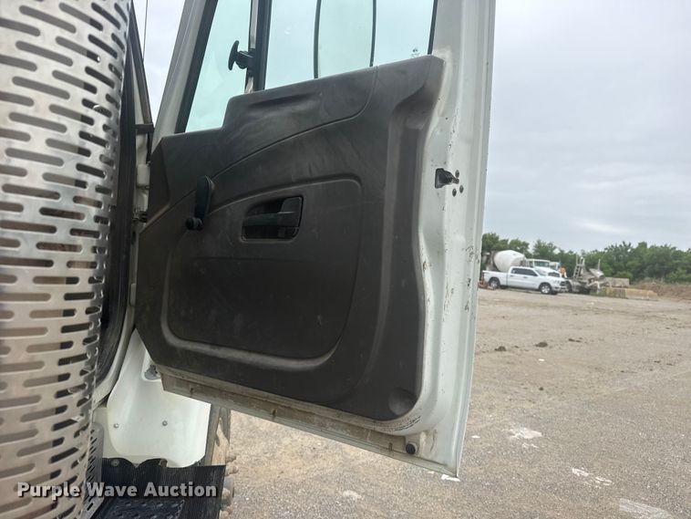 image for item DO8513 2008 International WorkStar 7500 water truck