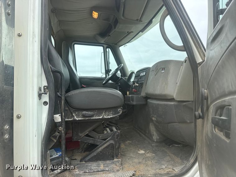 image for item DO8513 2008 International WorkStar 7500 water truck