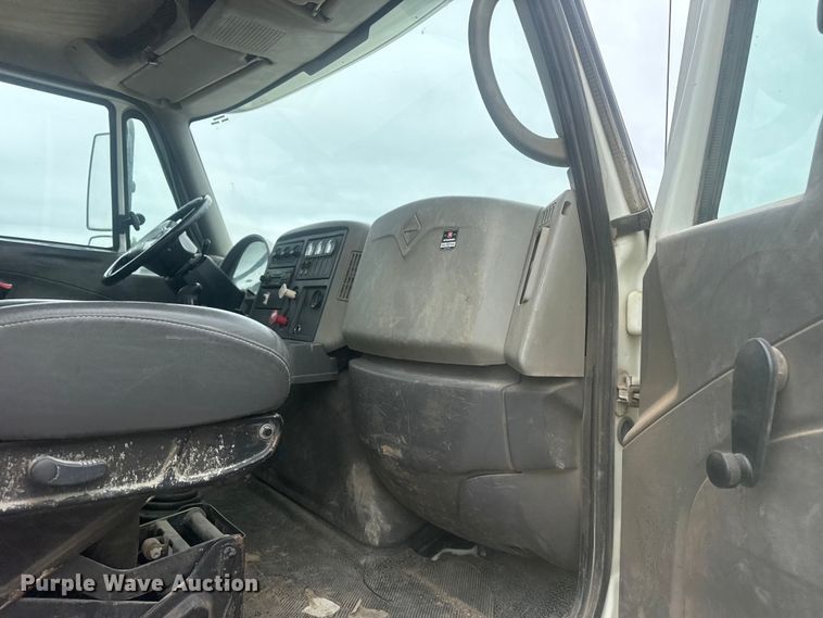 image for item DO8513 2008 International WorkStar 7500 water truck