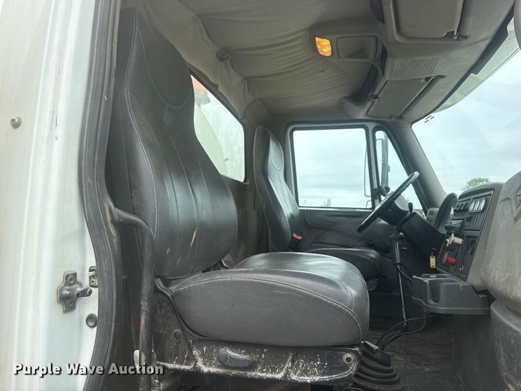 image for item DO8513 2008 International WorkStar 7500 water truck