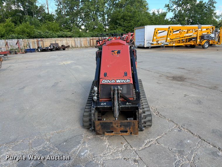 image for item DQ7765 2019 Ditch Witch SK1050 compact utility loader
