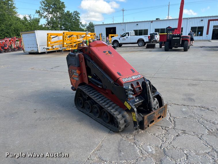 image for item DQ7765 2019 Ditch Witch SK1050 compact utility loader