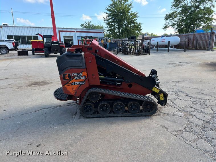 image for item DQ7765 2019 Ditch Witch SK1050 compact utility loader