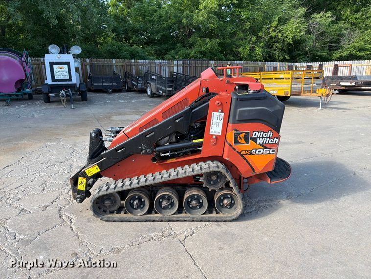 image for item DQ7765 2019 Ditch Witch SK1050 compact utility loader