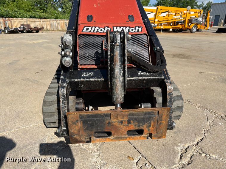 image for item DQ7765 2019 Ditch Witch SK1050 compact utility loader