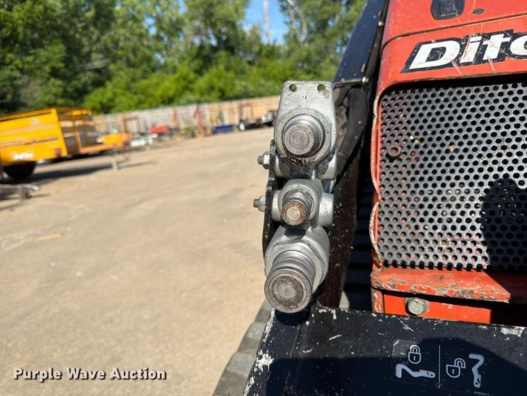 image for item DQ7765 2019 Ditch Witch SK1050 compact utility loader