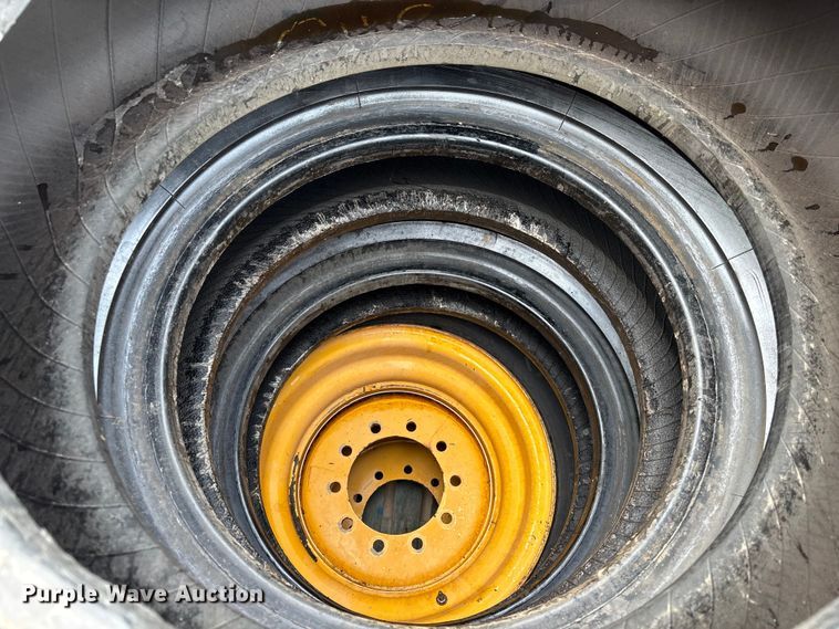 image for item DU6272 Tires and wheels