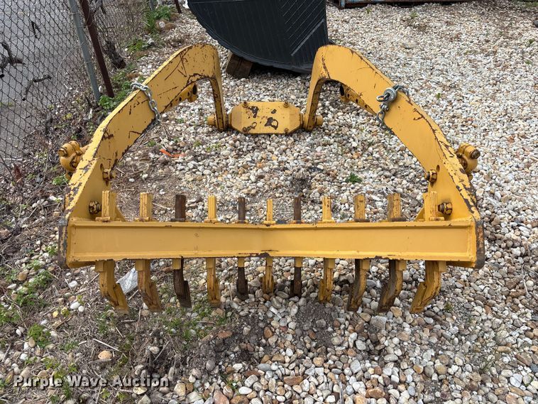 image for item DU6273 Caterpillar scarifier