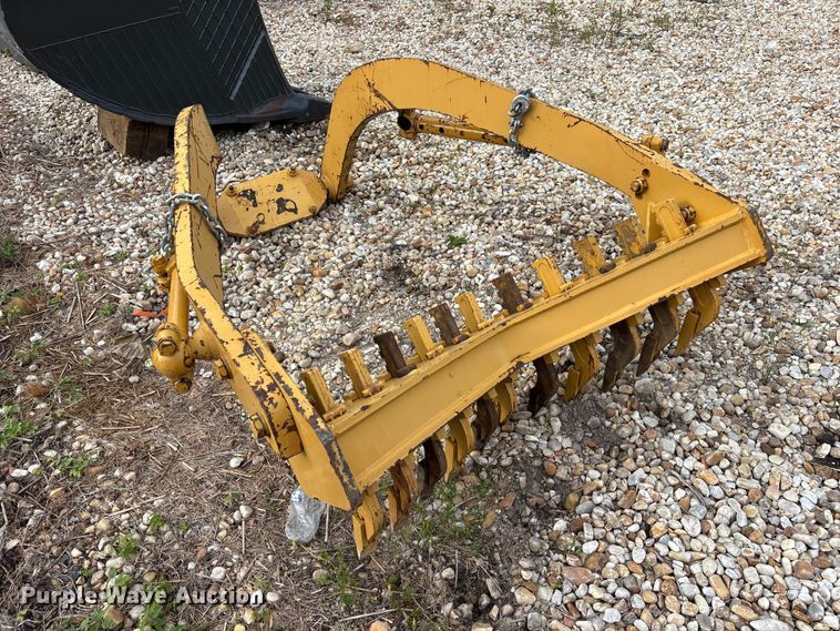 image for item DU6273 Caterpillar scarifier