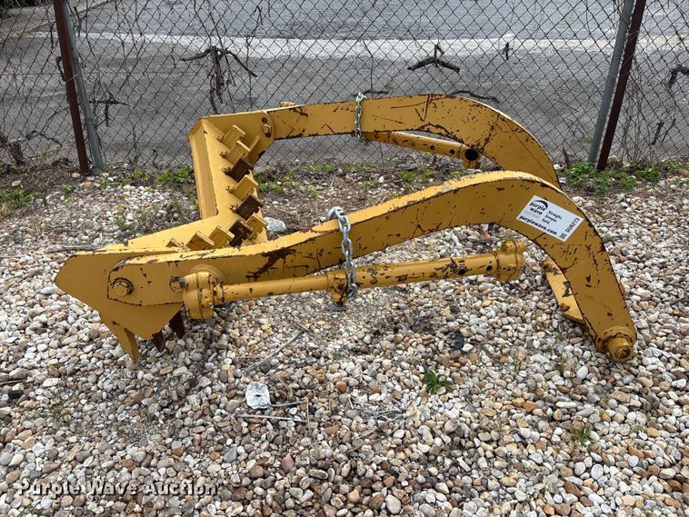 image for item DU6273 Caterpillar scarifier