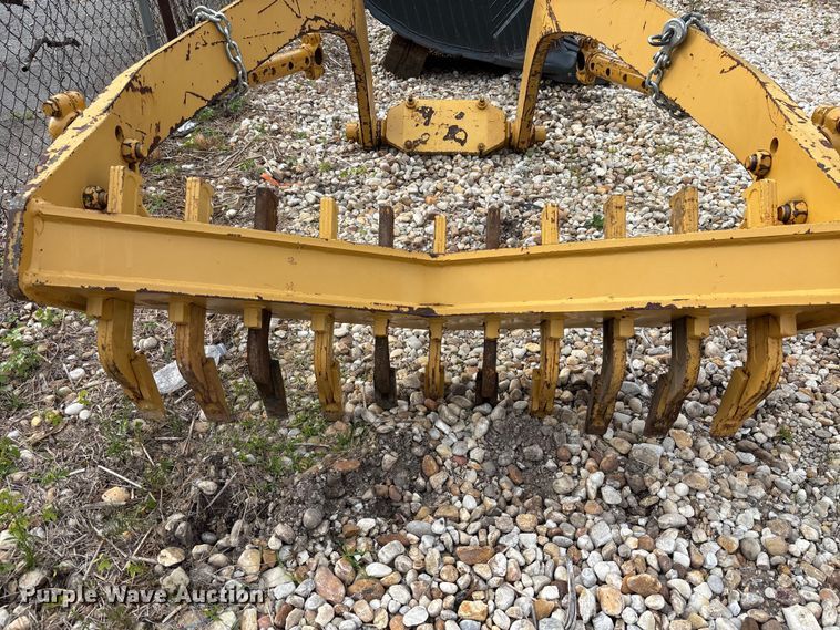 image for item DU6273 Caterpillar scarifier