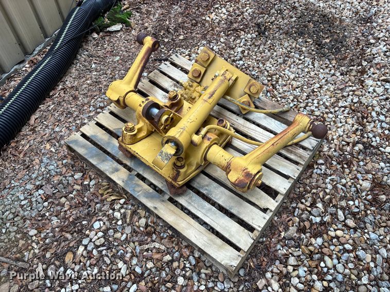 image for item DU6273 Caterpillar scarifier