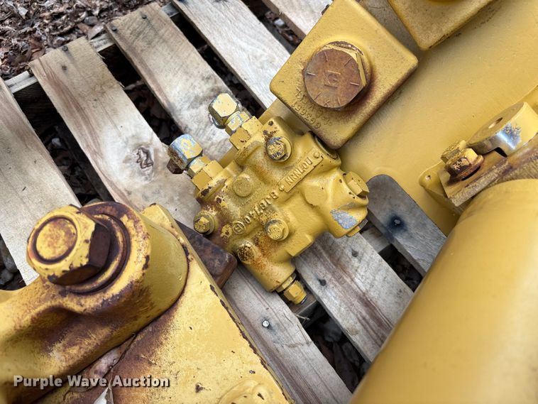 image for item DU6273 Caterpillar scarifier