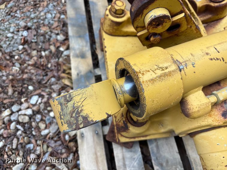 image for item DU6273 Caterpillar scarifier