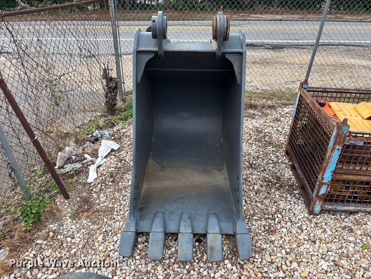 image for item DU6275 Caterpillar excavator bucket