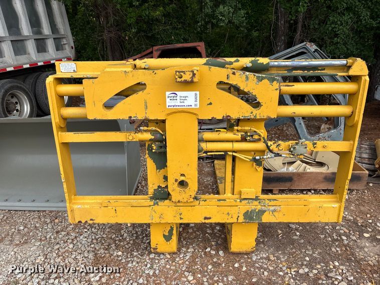 image for item DU6281 John Deere TRAM 644ER wheel loader forks