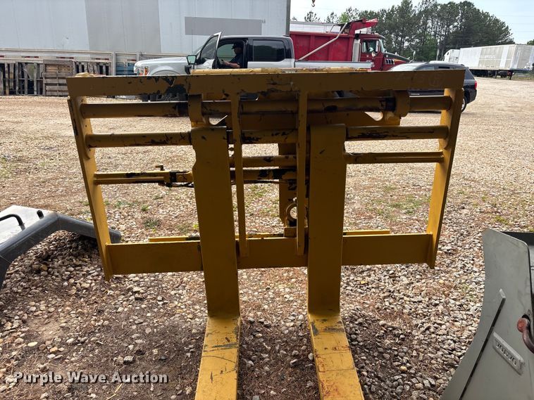 image for item DU6281 John Deere TRAM 644ER wheel loader forks