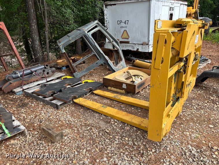 image for item DU6281 John Deere TRAM 644ER wheel loader forks