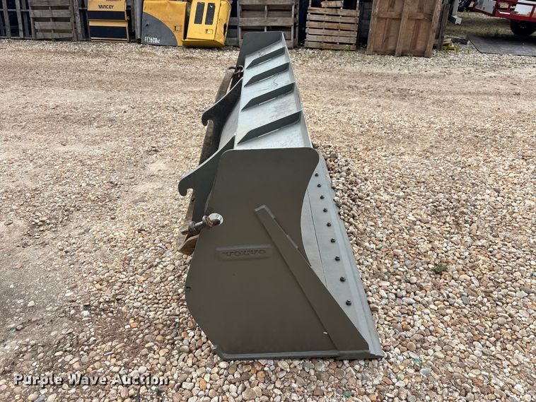image for item DU6282 Volvo 11391109 wheel loader bucket