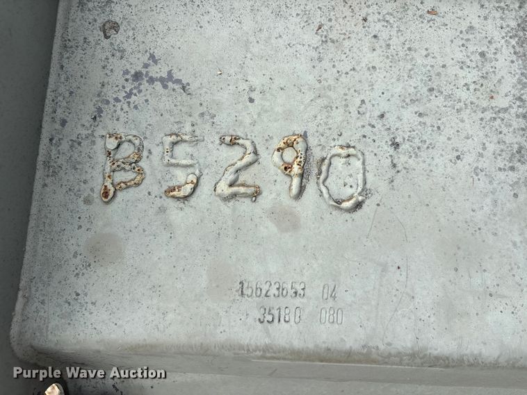 image for item DU6282 Volvo 11391109 wheel loader bucket