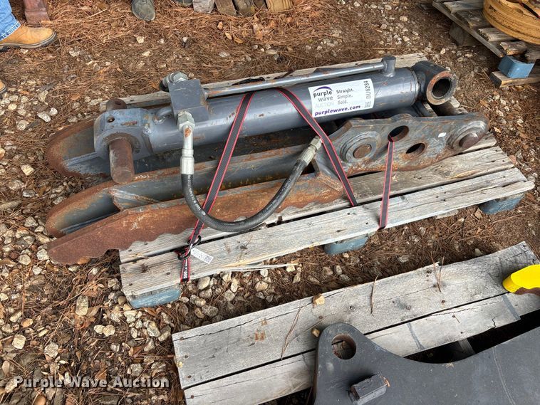 image for item DU6284 Excavator hydraulic thumb