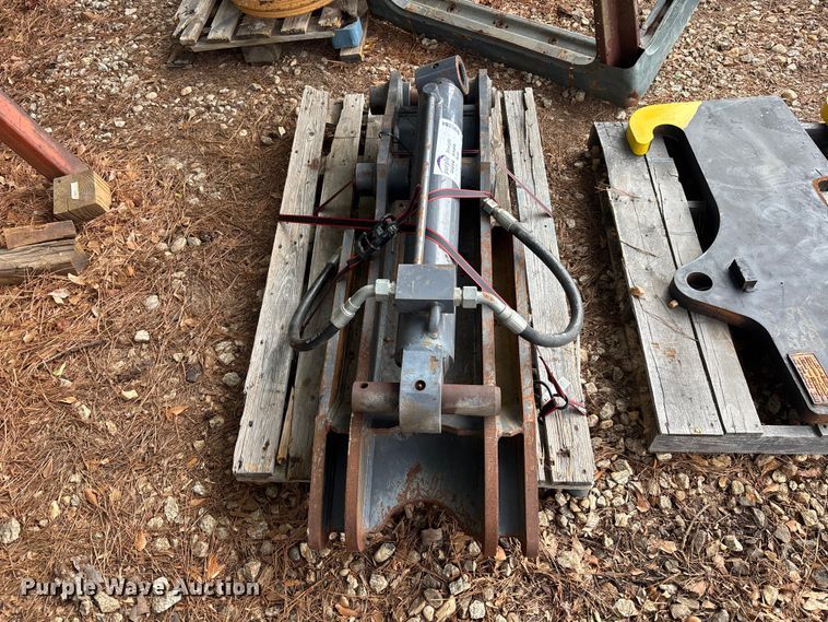 image for item DU6284 Excavator hydraulic thumb