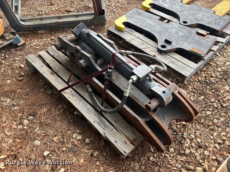 image for item DU6284 Excavator hydraulic thumb