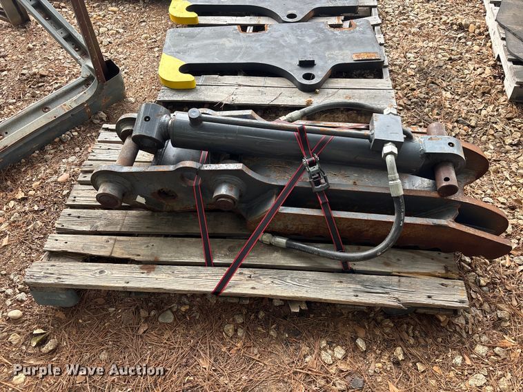 image for item DU6284 Excavator hydraulic thumb