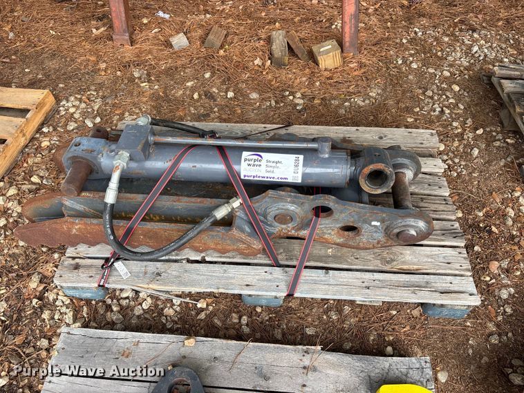 image for item DU6284 Excavator hydraulic thumb